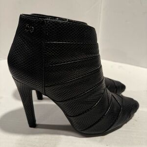 oe Cloe Pointed Toe Stiletto Heel Textured Ankle Boot Size US 8